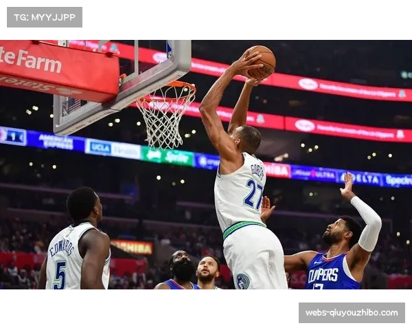 森林狼主场险胜快船 爱德华兹关键时刻展现球星价值